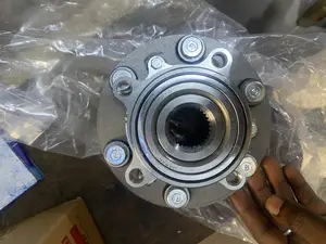 Complete Front Hub L200 Mitsibushi