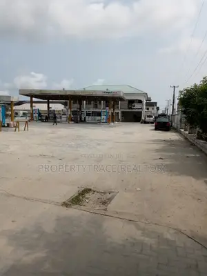 Photo - Facing Express Filling Station