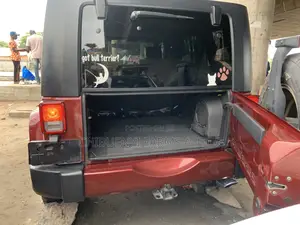 Jeep Wrangler Sahara 2010 Red