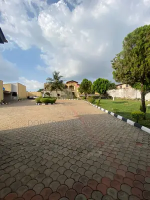 11bdrm Duplex in Onireke Gra, Jericho for sale
