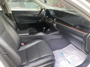 Lexus ES 350 FWD 2014 White