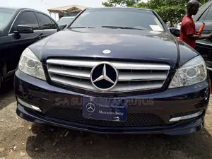 Mercedes-Benz C300 2011 Blue