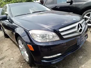 Mercedes-Benz C300 2011 Blue