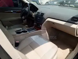 Mercedes-Benz C300 2011 Blue