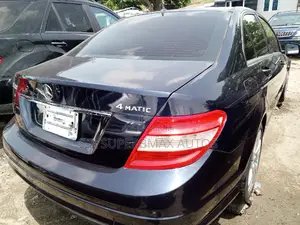 Mercedes-Benz C300 2011 Blue