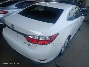 Lexus ES 350 FWD 2015 White