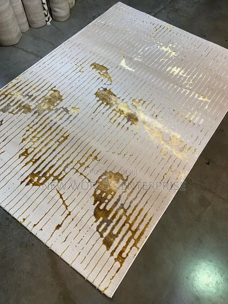 Modern Good Quality Centre Rug