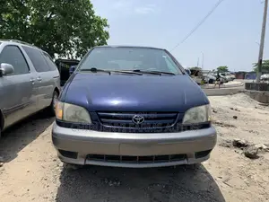 Toyota Sienna LE 2002 Blue