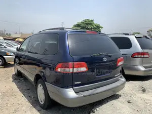 Toyota Sienna LE 2002 Blue