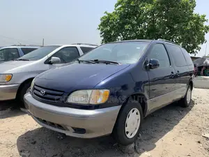 Toyota Sienna LE 2002 Blue