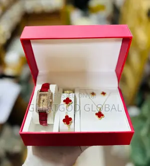 Ladies Wristwatch Set Wears VCA Set
