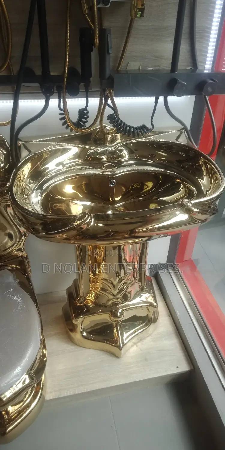 Quality Gold Set Water Closet
