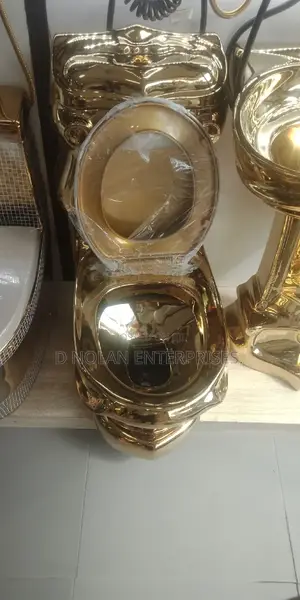 Quality Gold Set Water Closet