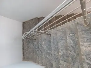 3bdrm Block of Flats in Modern Shelter, Life Camp for rent