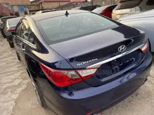 Hyundai Sonata SE 4dr Sedan (2.4L 4cyl 6A) 2014 Blue
