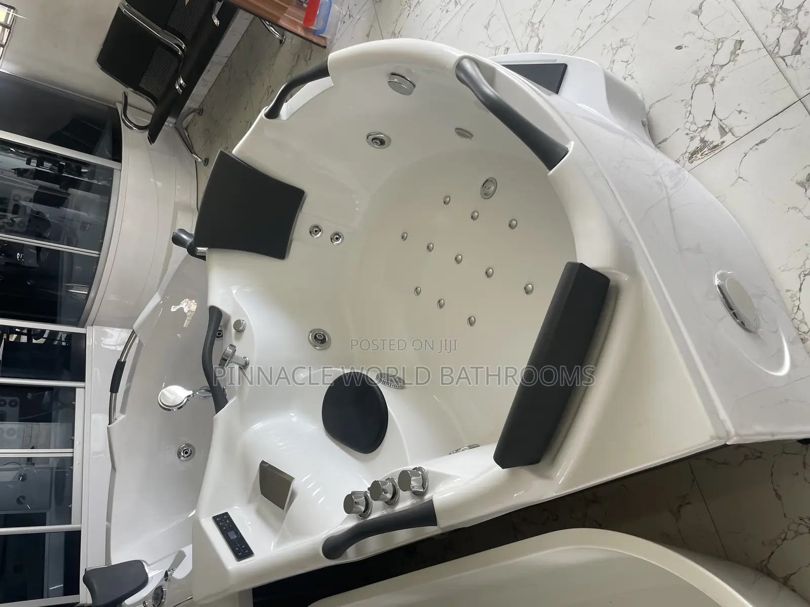 4 Handle Executive Jacuzzi With Complete Accessories