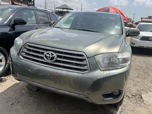 Toyota Highlander Limited AWD 2020 Yellow