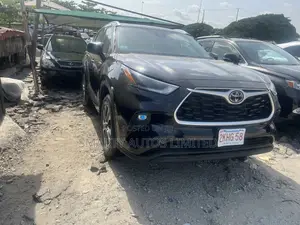 Toyota Highlander XLE 2021 Black