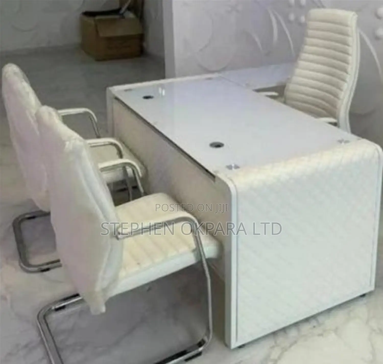 Executive Modern Office Table Chair