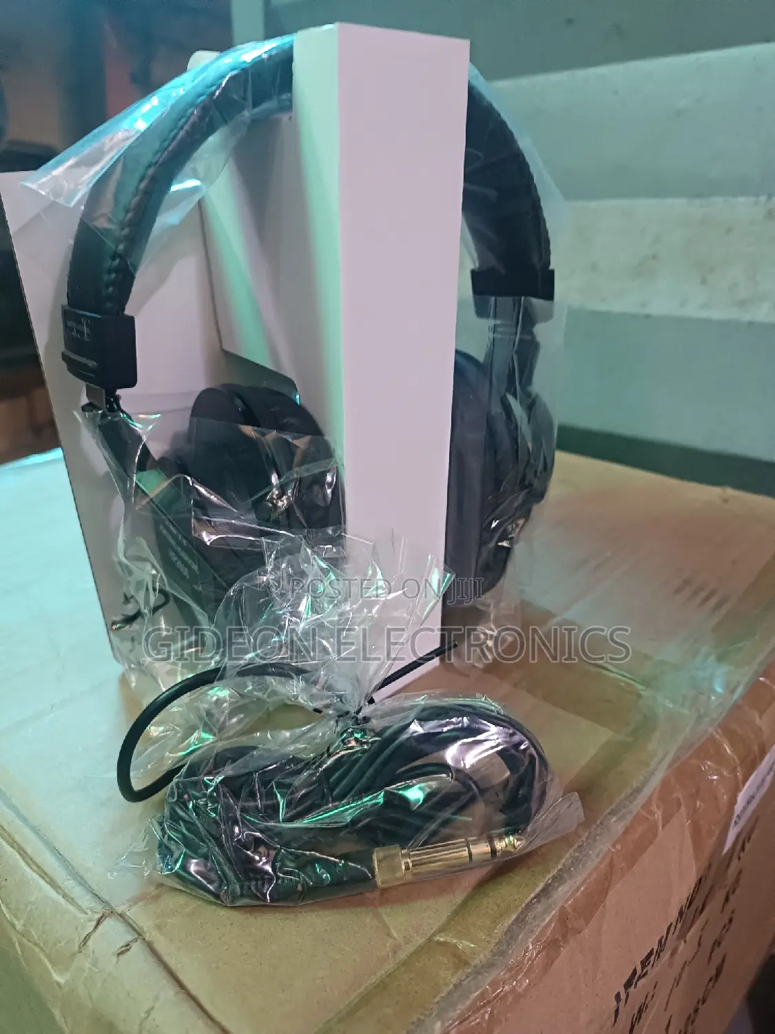 Isk Headphone HP 2000