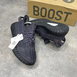 Premium Quality Yeezy 350 Boost V2 Luxury Sneakers