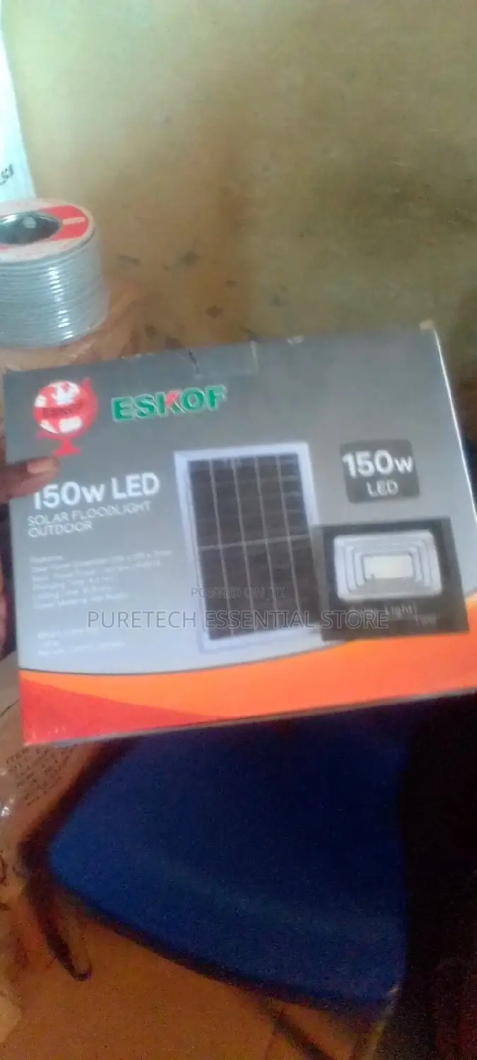 Floodlight With Solar Rechargeable Batteries