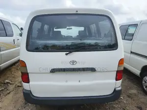 Toyota HiAce 2002 White