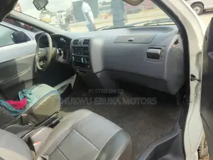 Toyota HiAce 2002 White