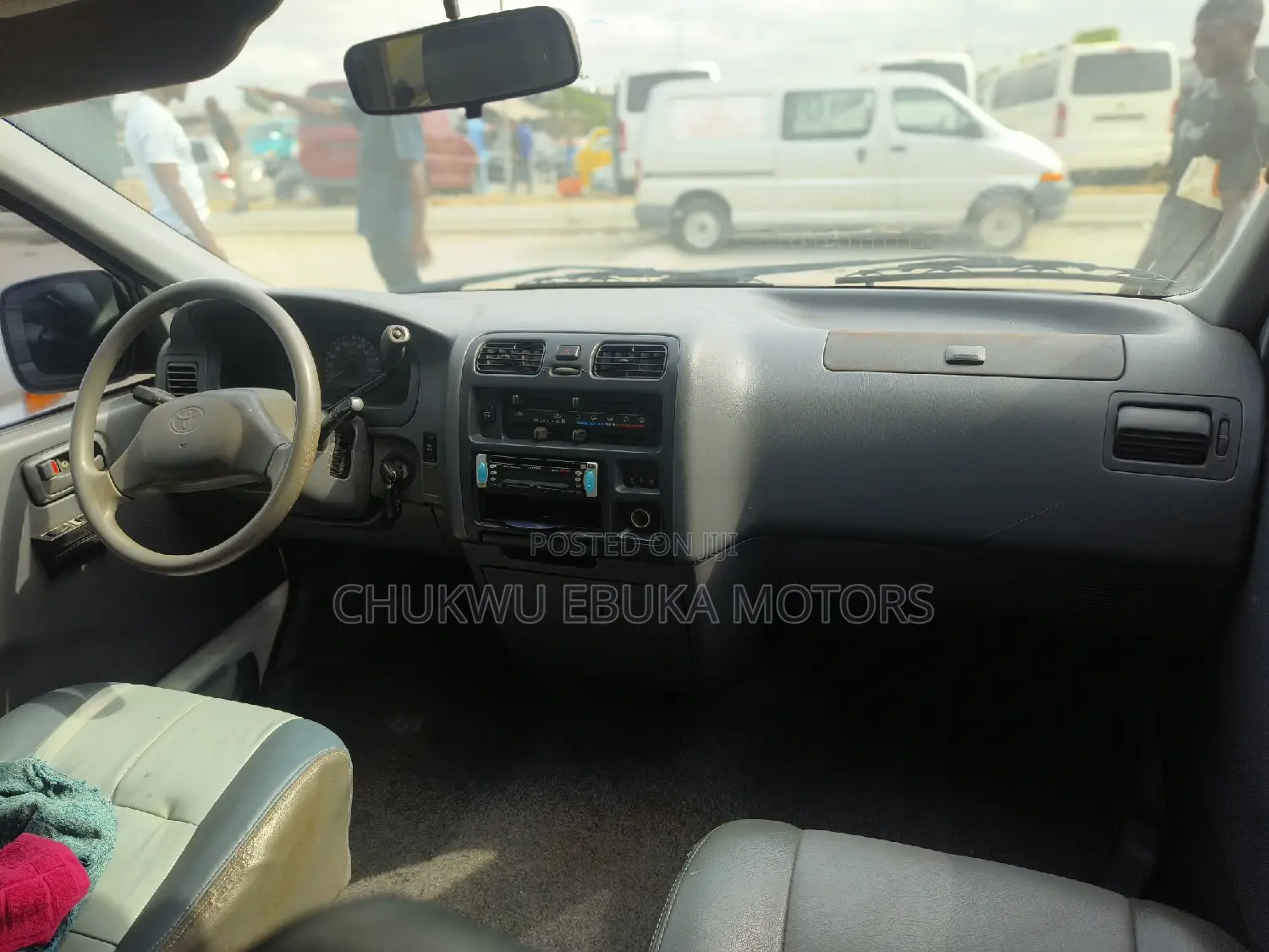 Toyota HiAce 2002 White