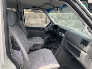 Volkswagen Transporter 2006 White