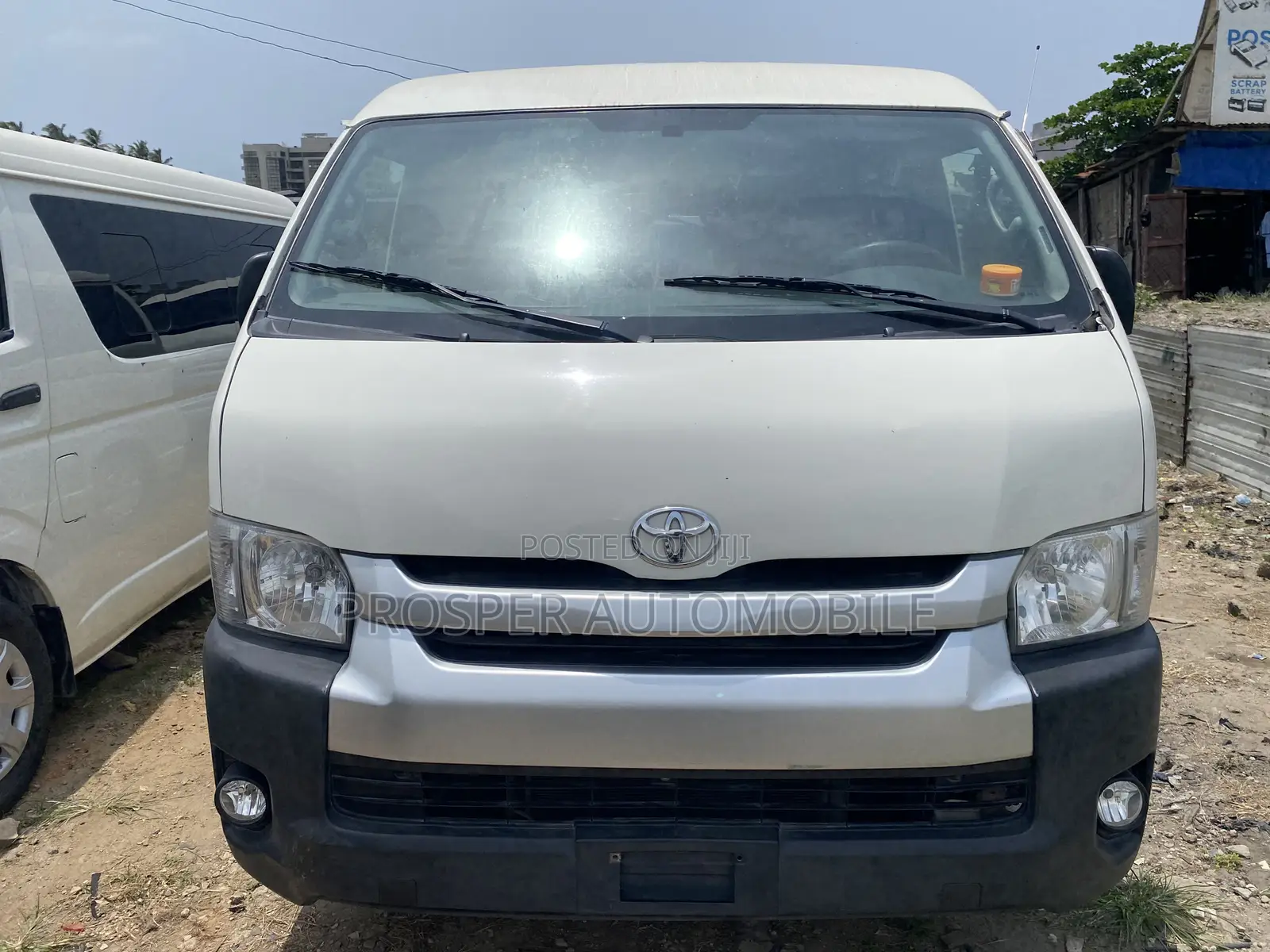 Toyota HiAce 2014 White