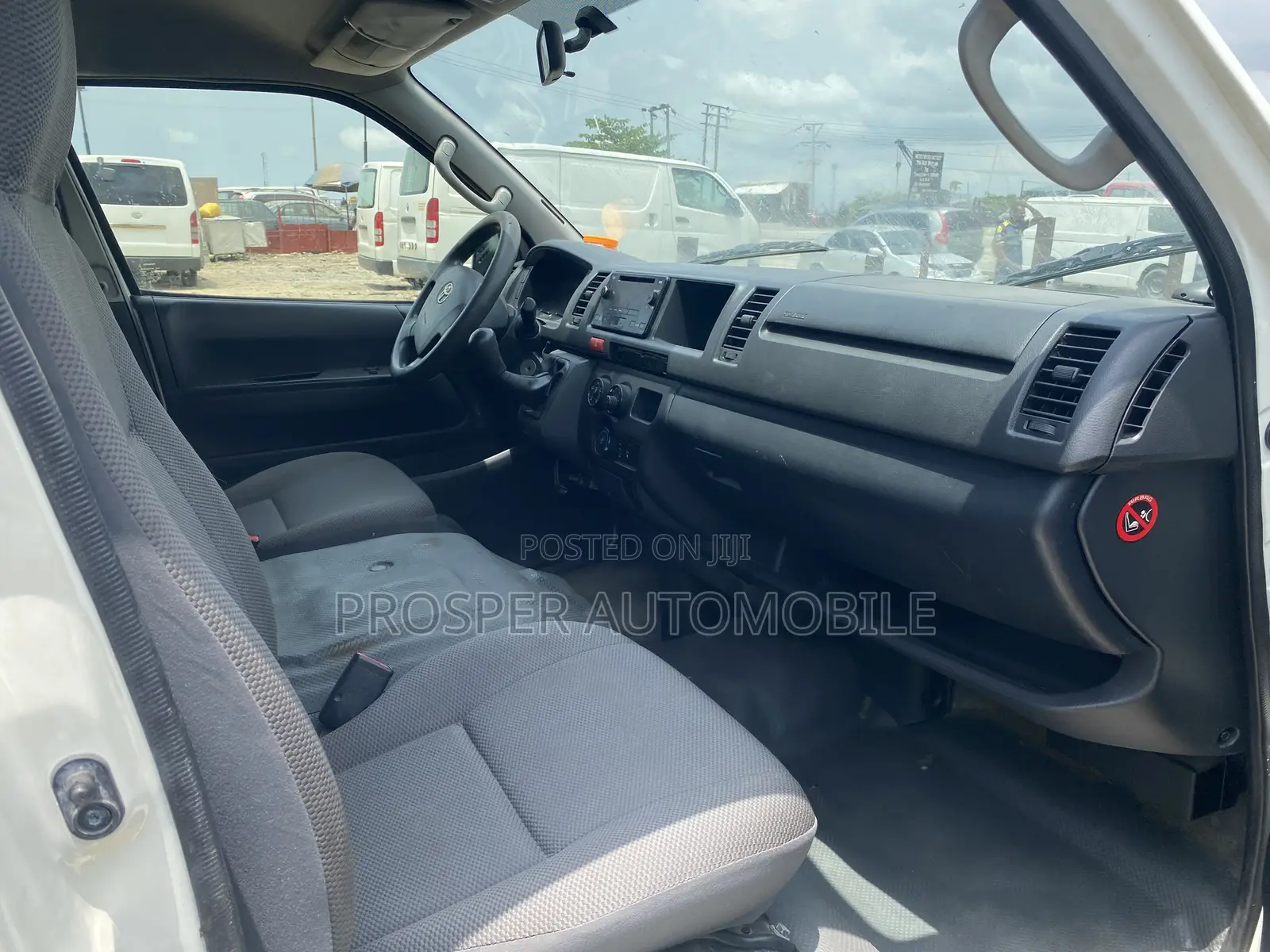 Toyota HiAce 2014 White