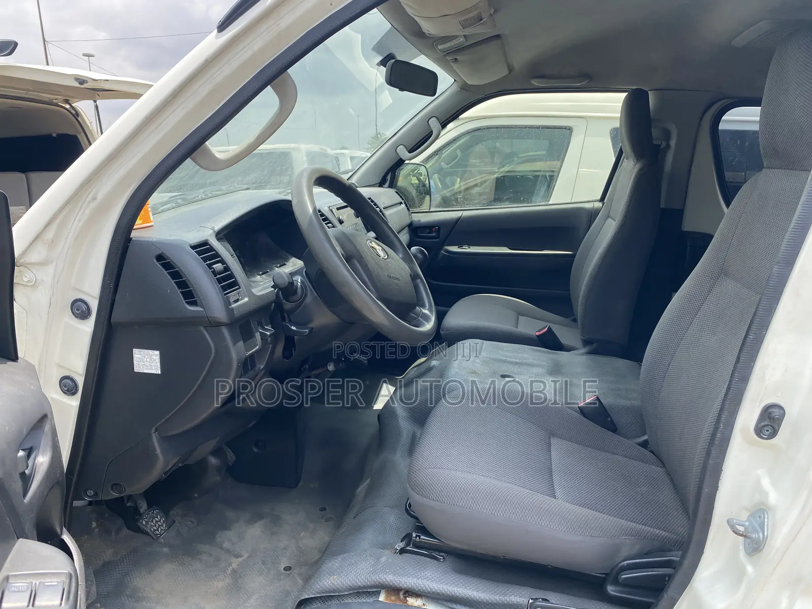 Toyota HiAce 2014 White