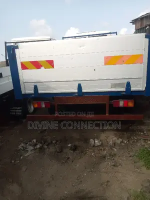 Benz Truck Pick Up,6 Cylinders,6 Tyres and 6 Bolts.