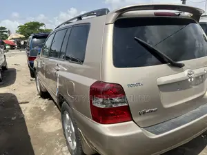 Toyota Highlander 2004 Gold