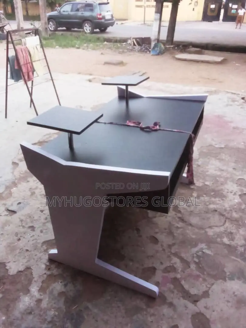 Studio Table