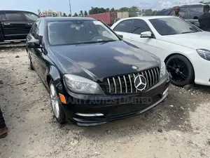 Mercedes-Benz C300 2016 Black