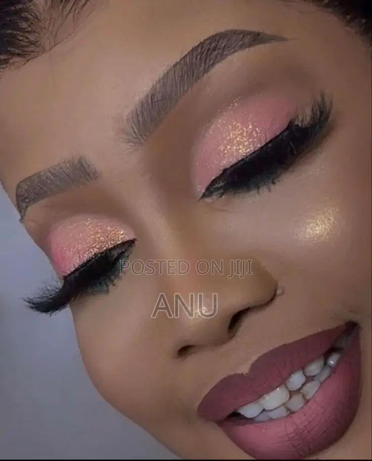 Make Up Artist
