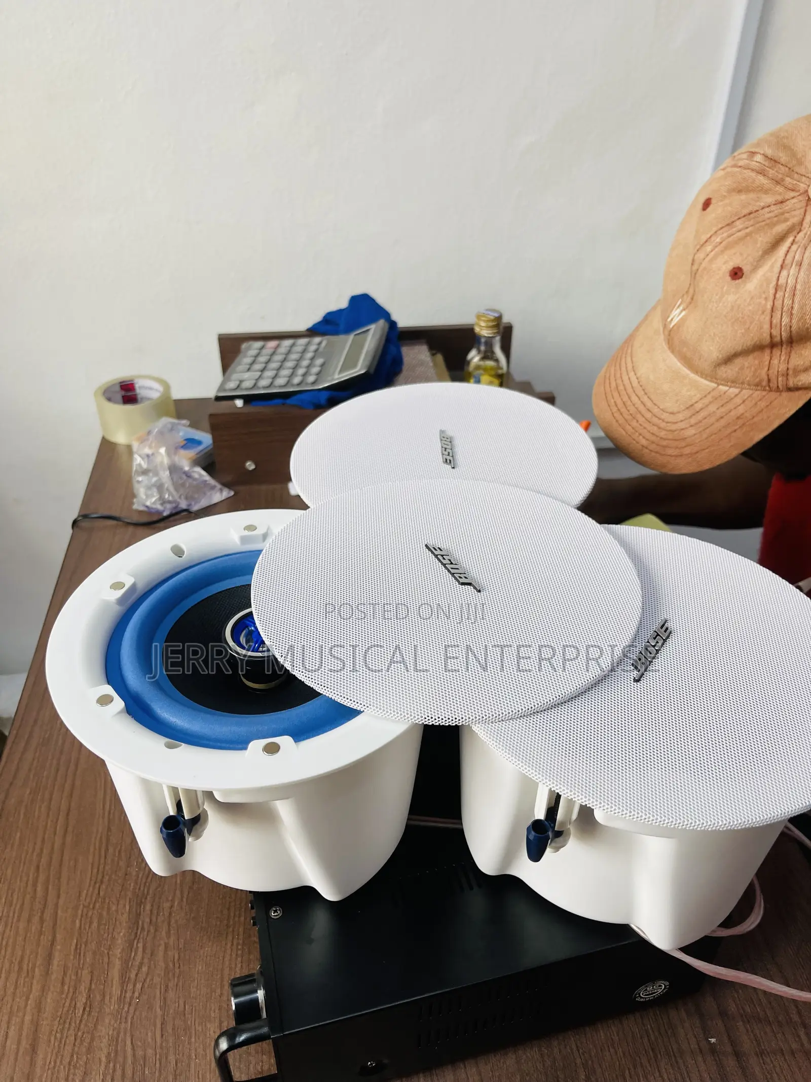 Bose Ceiling Speakers With Tabled Amplifier