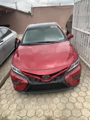 Toyota Camry XLE FWD (2.5L 4cyl 8AM) 2018 Red