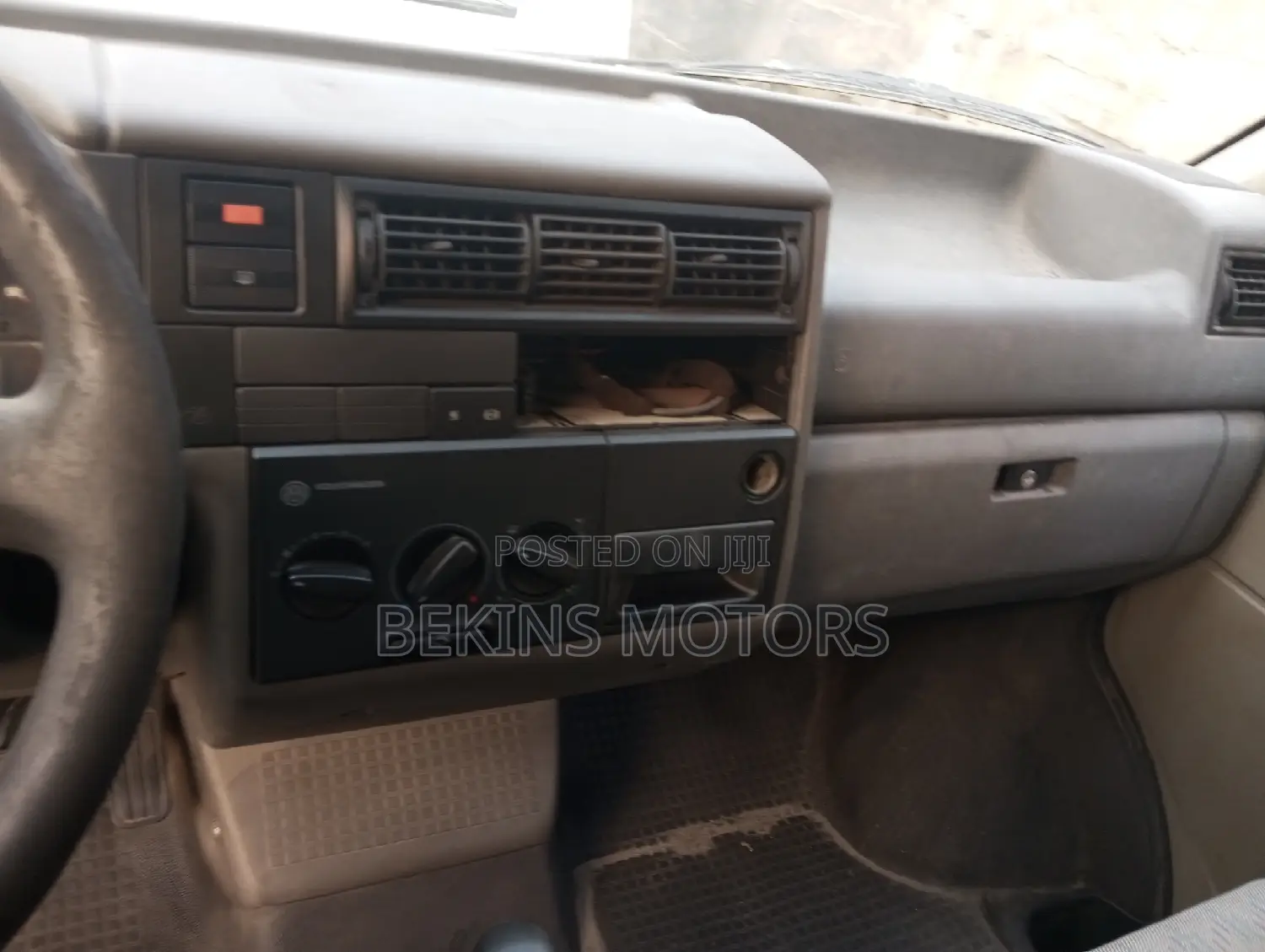 Volkswagen LT 2000 White