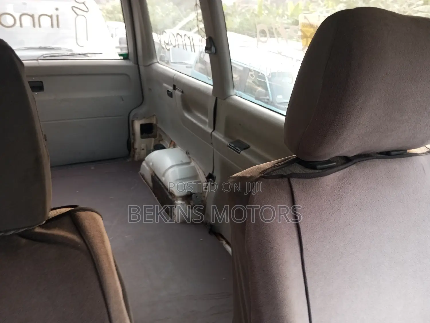 Volkswagen LT 2000 White