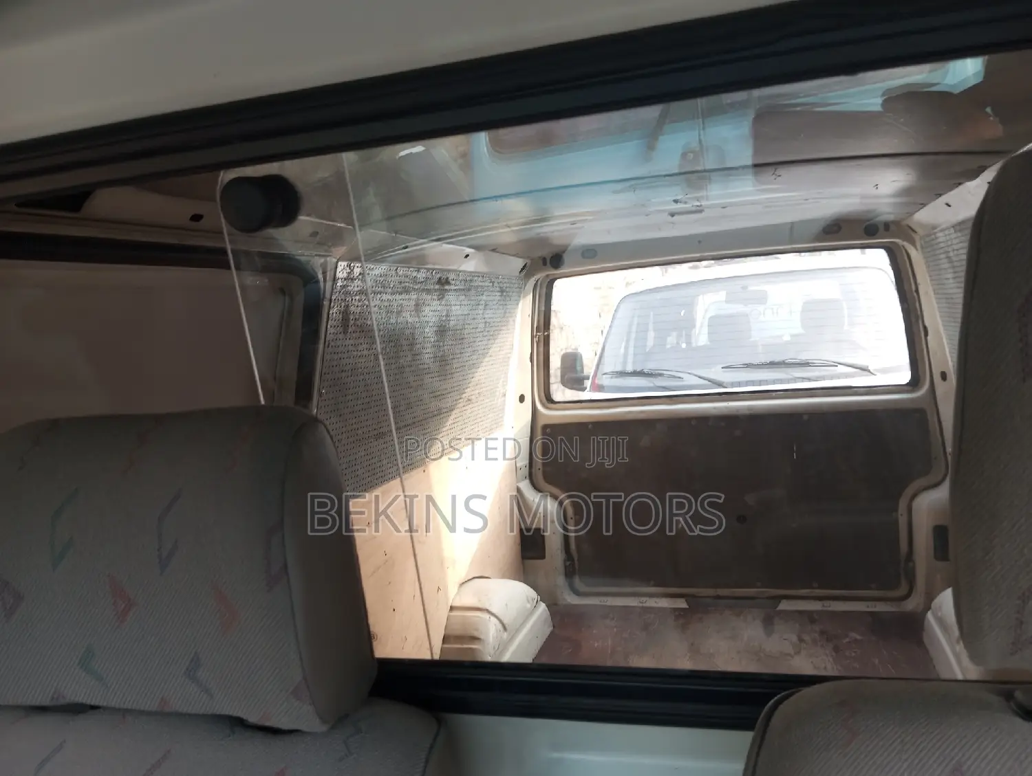 Volkswagen LT 2000 White