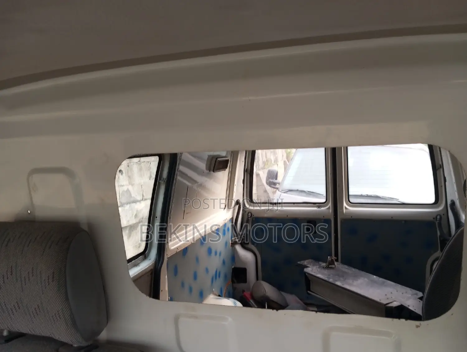 Volkswagen LT 2000 White