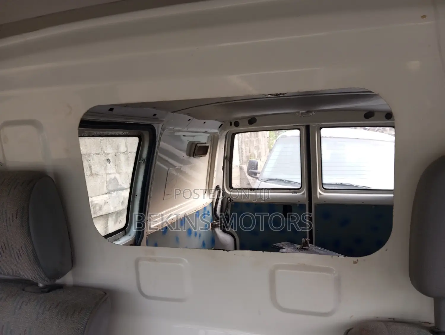 Volkswagen LT 2000 White