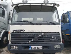 Foreign Used Volvo, 8bolts. 6tire.