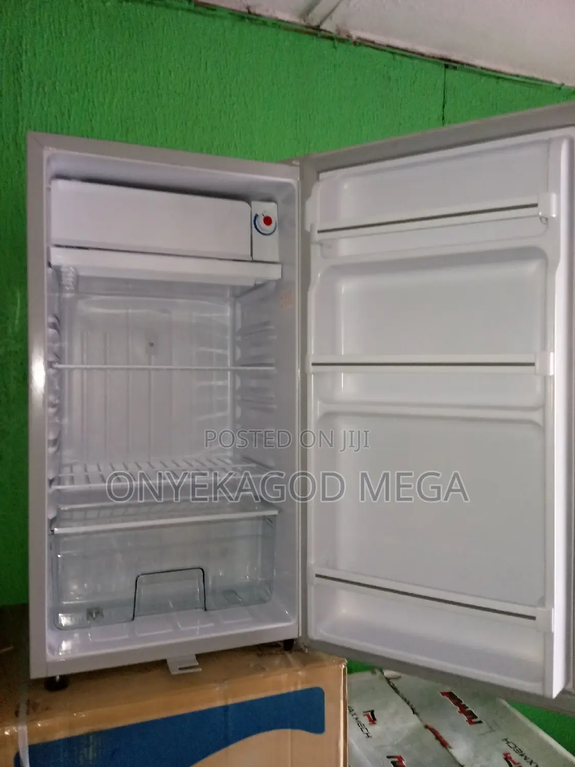 Aeon Refrigerator 90liters 0.6A
