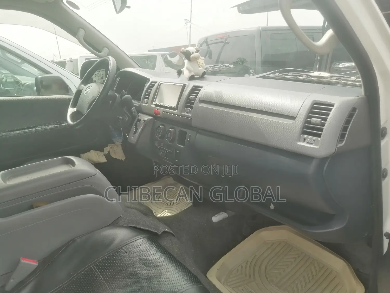 Toyota HiAce 2010 White
