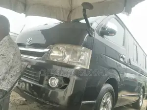 Toyota HiAce 2010 Black