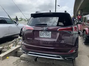 Toyota RAV4 SE AWD (2.5L 4cyl 6A) 2016